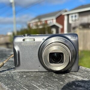 Fujifilm Finepix T500 Digital Camera 16MP 12xZoom 24mm wide Lens silver *read